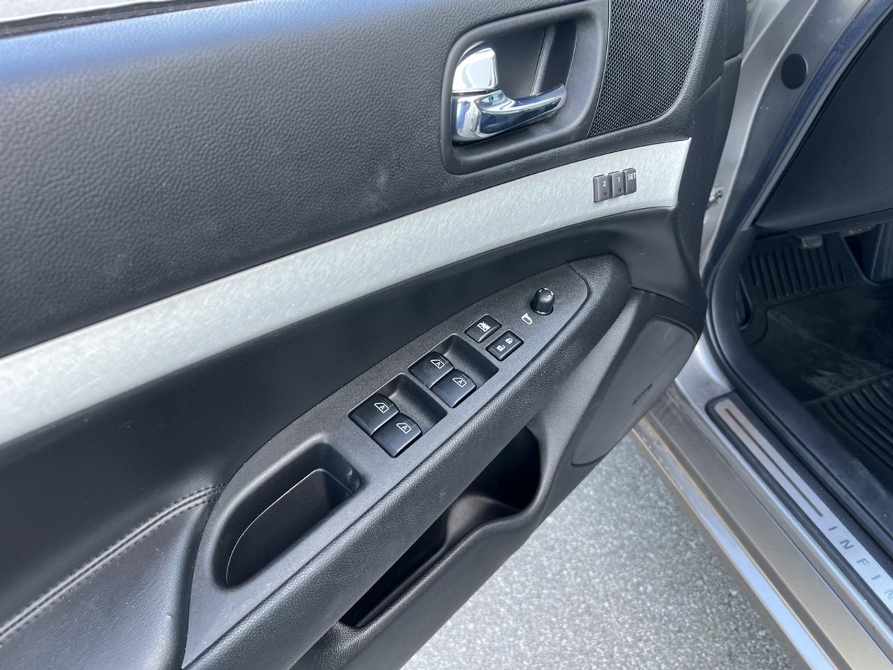 2009 Infiniti G37X   Photo
