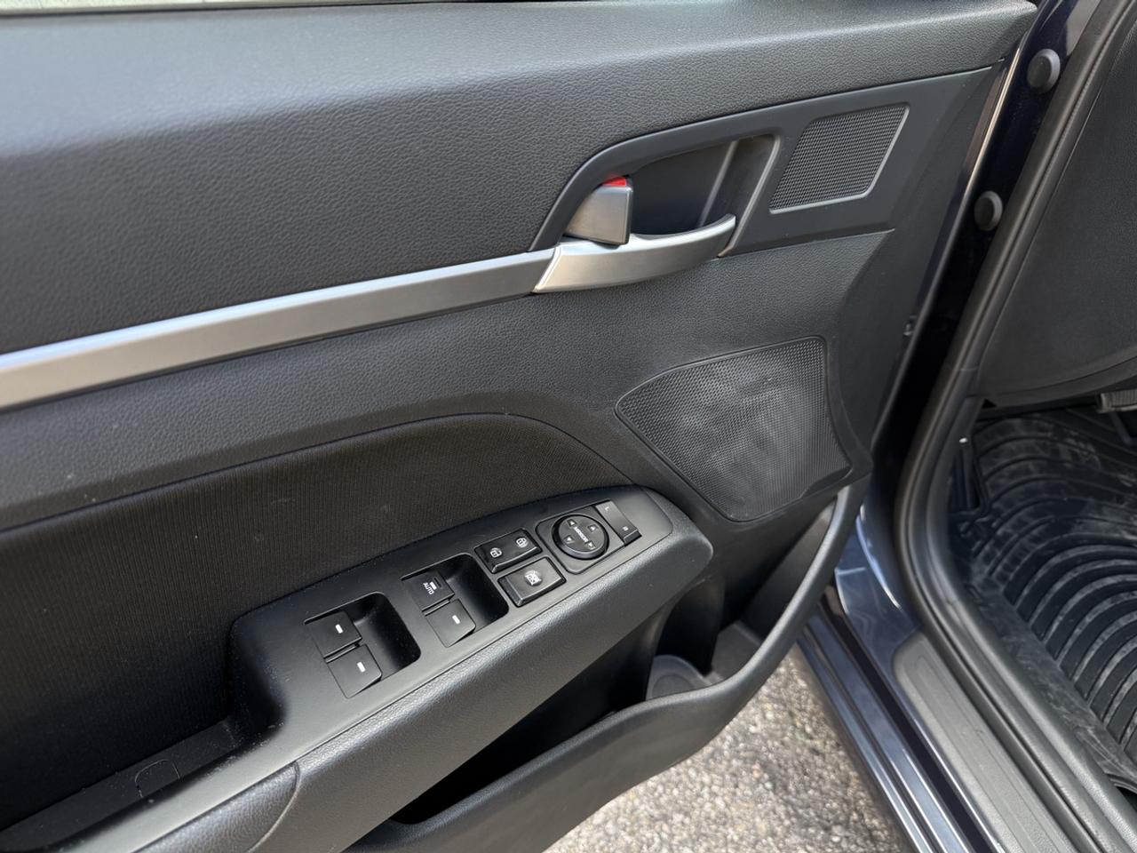 2020 Hyundai Elantra Preferred w/Sun & Safety|One Owner|Sunroof|Clean C Photo