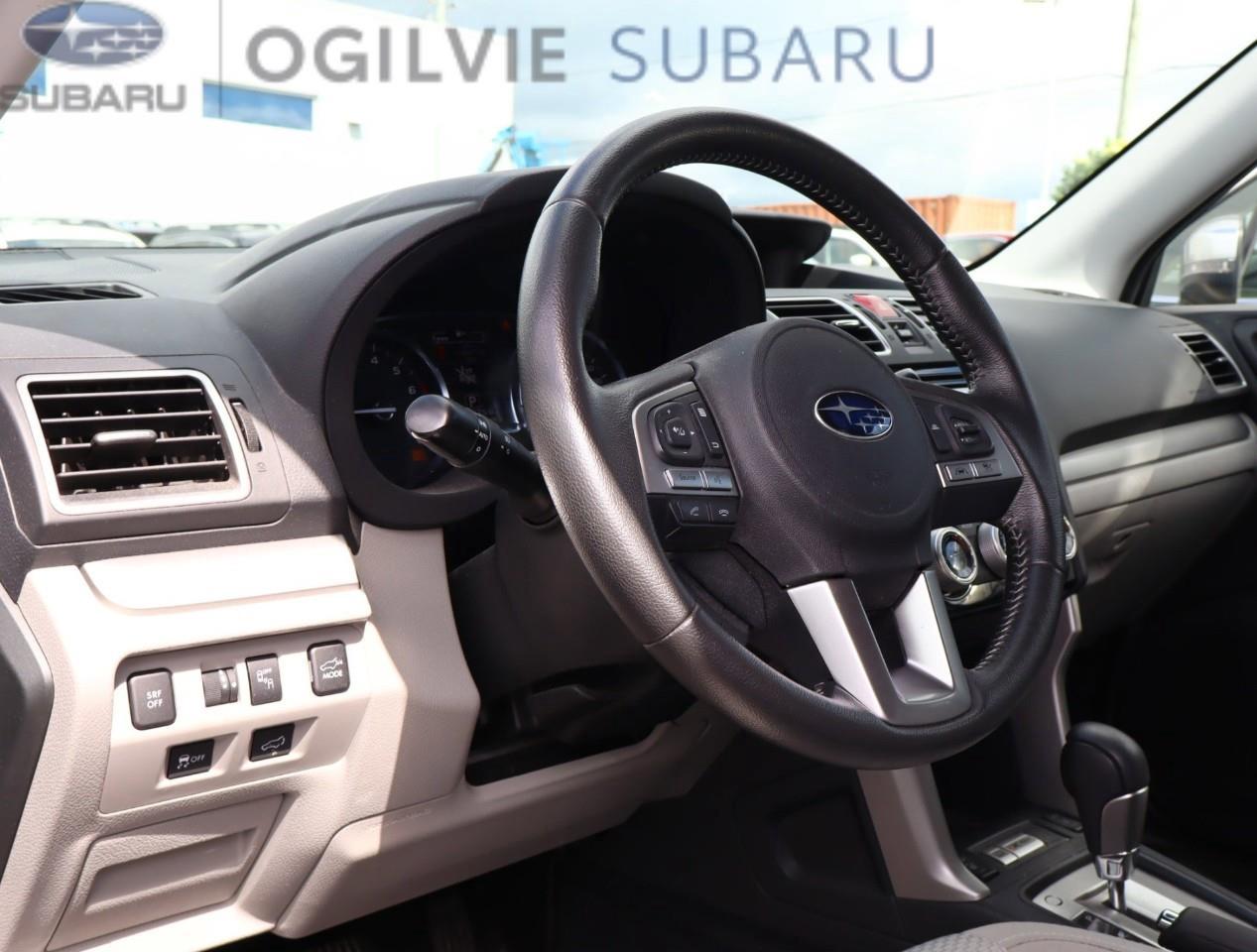 2017 Subaru Forester 2.5i Touring w/Technology Package Option (CVT) 4dr All-Wheel Drive Photo