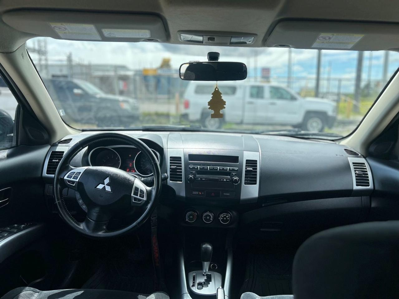 2013 Mitsubishi Outlander ES Photo