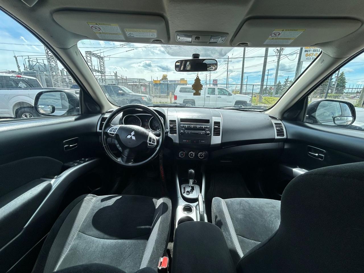 2013 Mitsubishi Outlander ES Photo