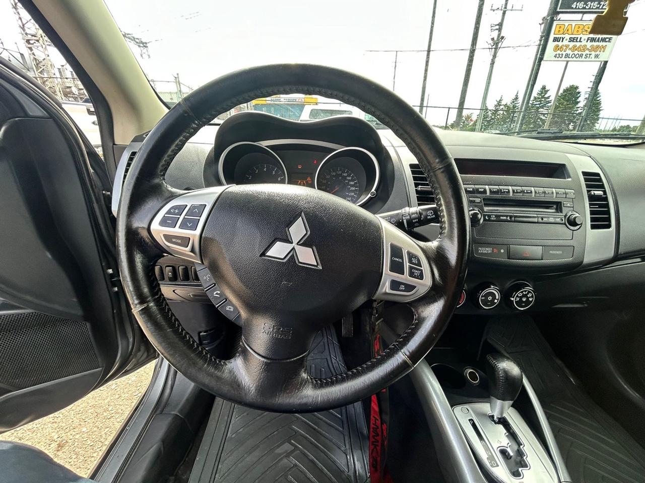 2013 Mitsubishi Outlander ES Photo