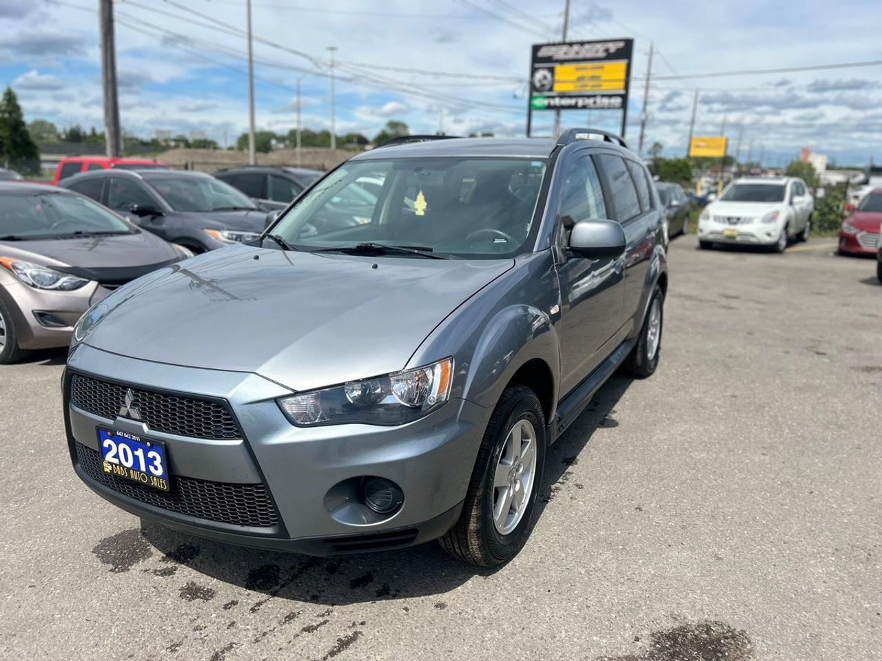 2013 Mitsubishi Outlander ES Photo