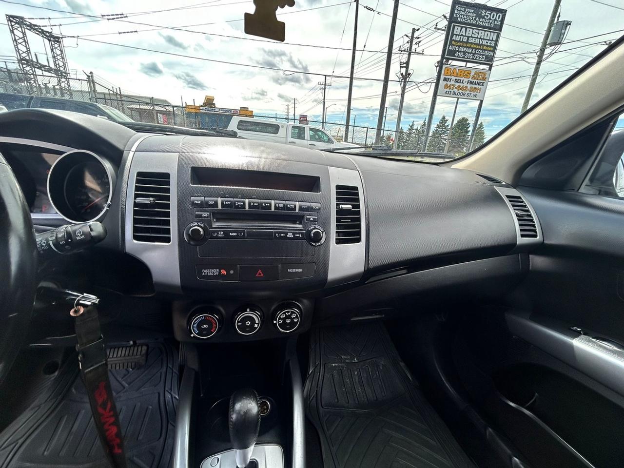 2013 Mitsubishi Outlander ES Photo