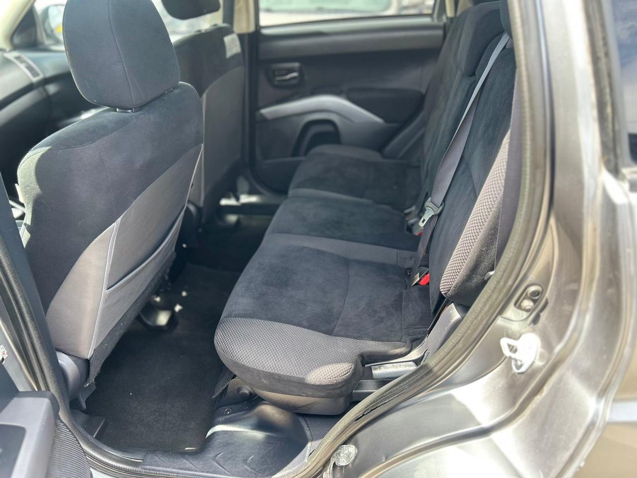 2013 Mitsubishi Outlander ES Photo