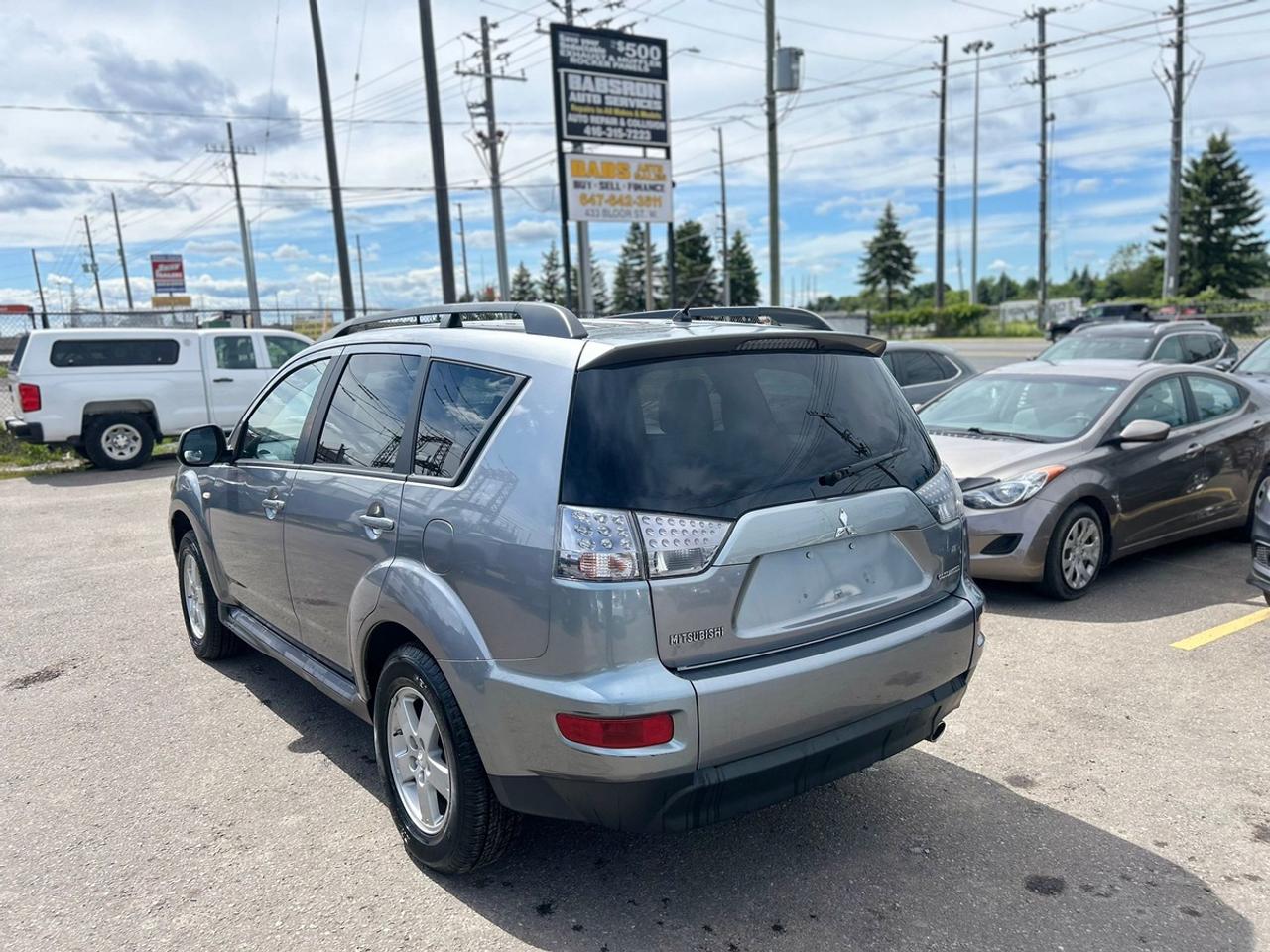 2013 Mitsubishi Outlander ES Photo