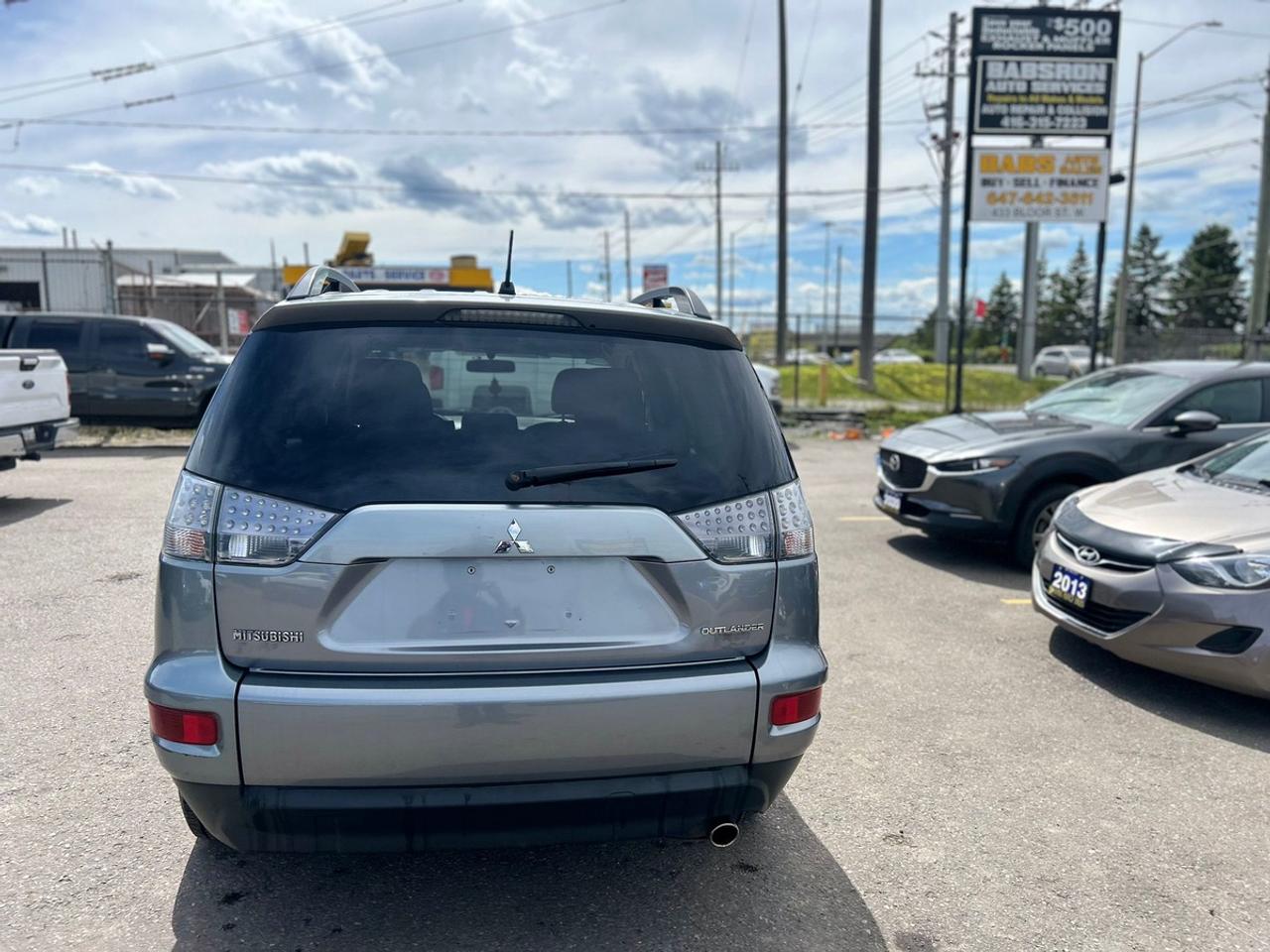 2013 Mitsubishi Outlander ES Photo