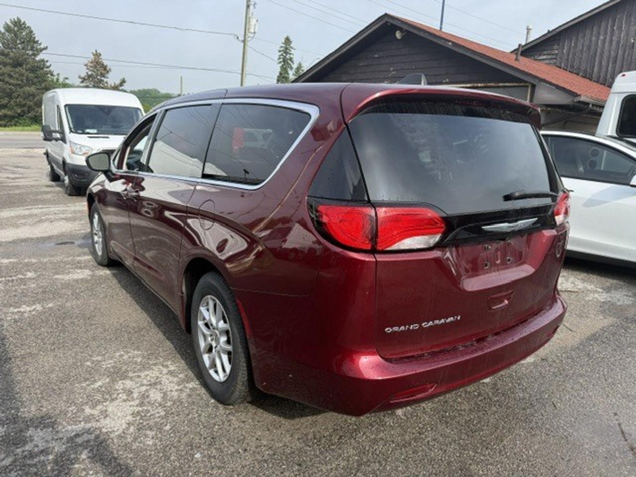 2022 Chrysler Grand Caravan up to 8 yrs. 160,000 Kms Powertrain warranty! Free Photo4