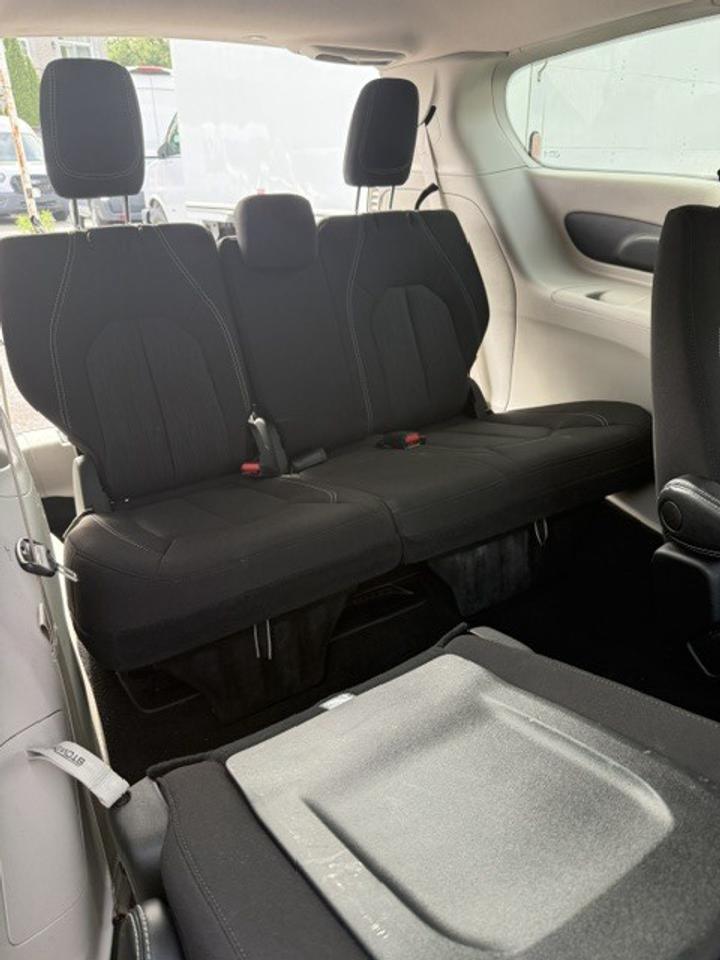 2022 Chrysler Grand Caravan up to 8 yrs. 160,000 Kms Powertrain warranty! Free Photo
