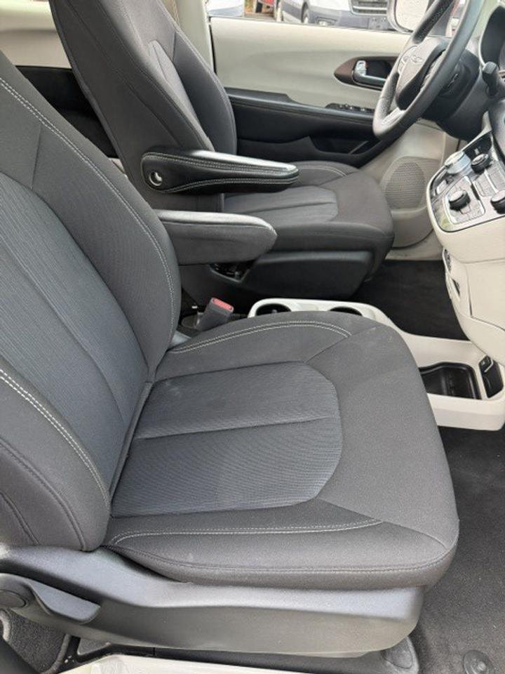 2022 Chrysler Grand Caravan up to 8 yrs. 160,000 Kms Powertrain warranty! Free Photo