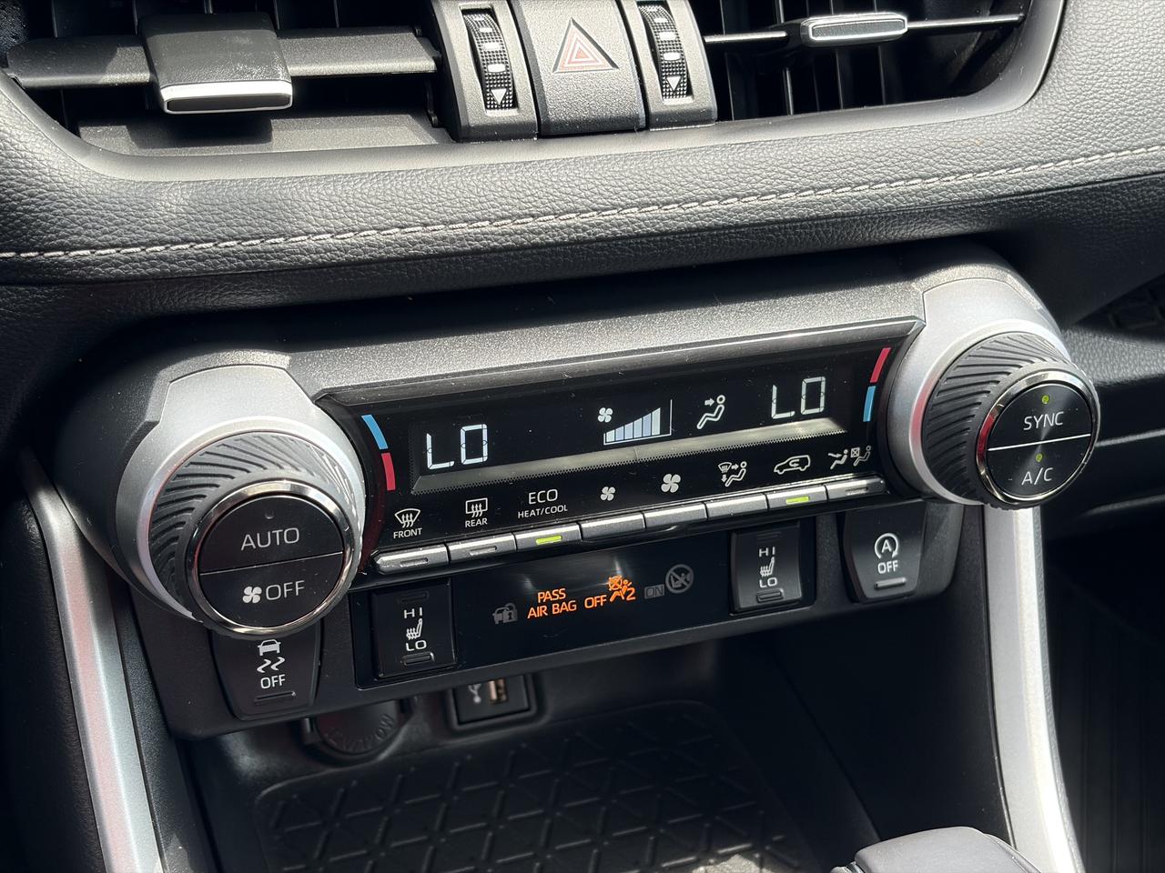 2024 Toyota RAV4 XLE Premium AWD   Sunroof   Leather   Heated Seats Photo