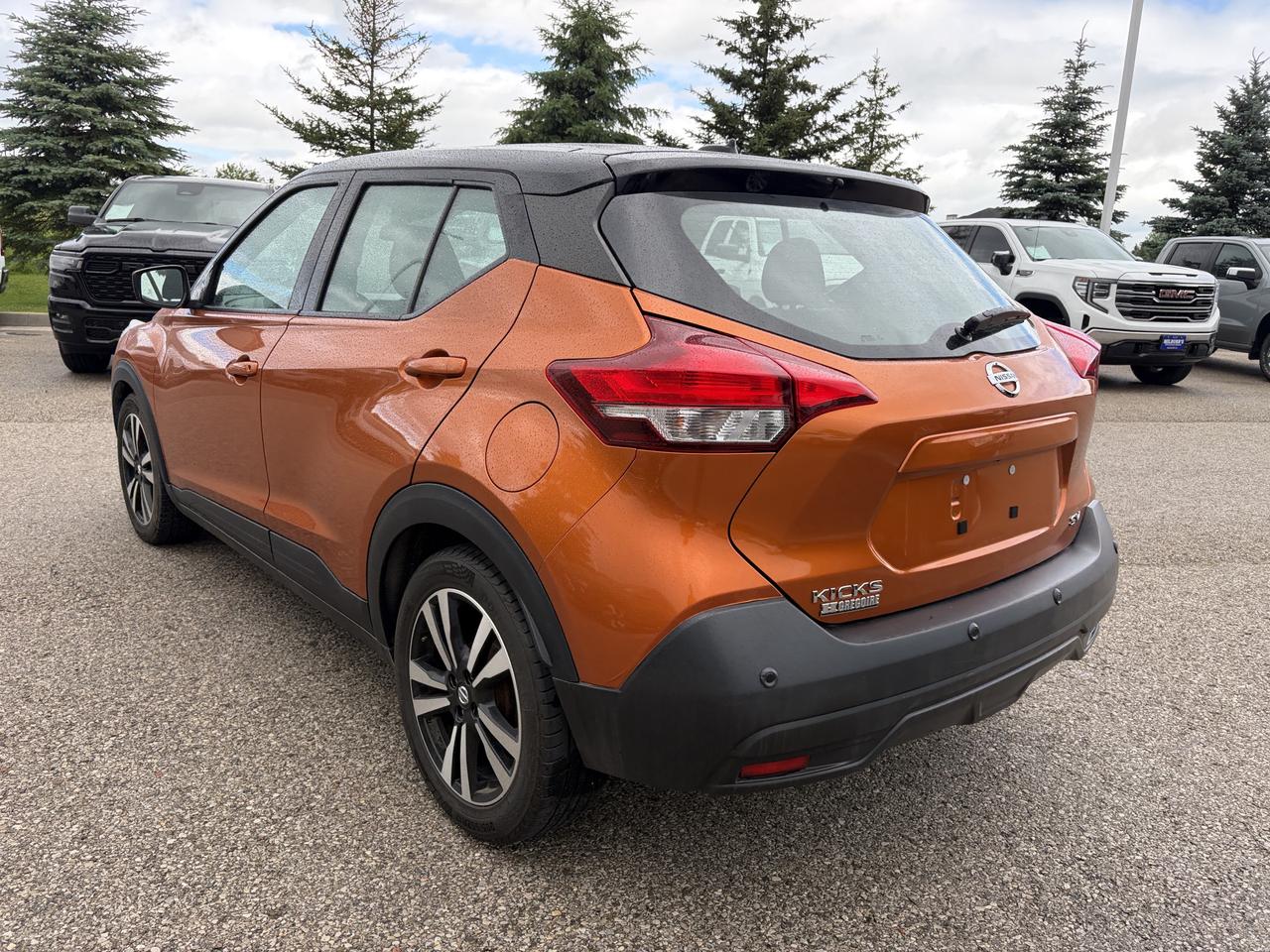 2020 Nissan Kicks SV   Heated Seats   Blindspot   Lane Departure Photo4