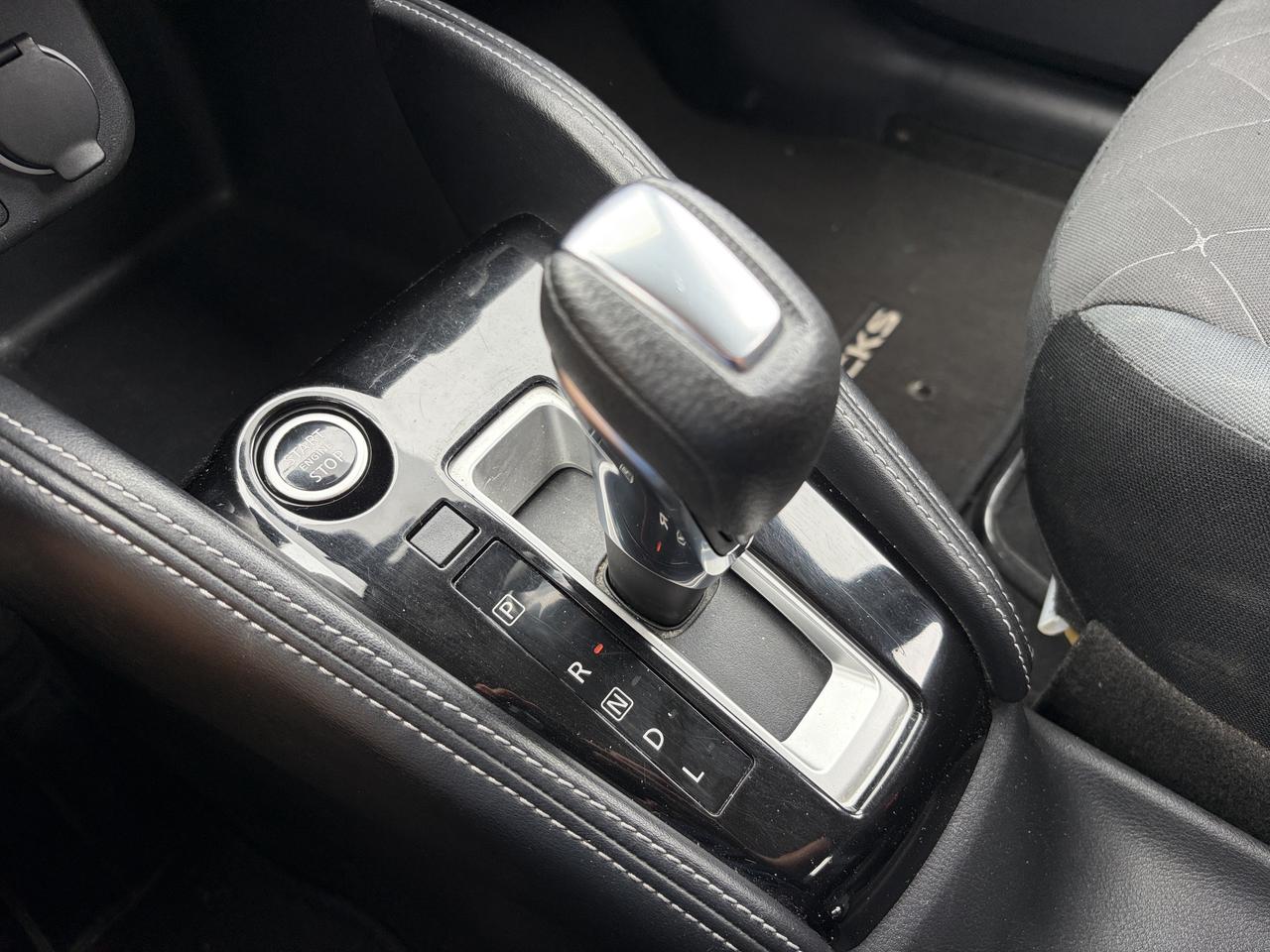 2020 Nissan Kicks SV   Heated Seats   Blindspot   Lane Departure Photo