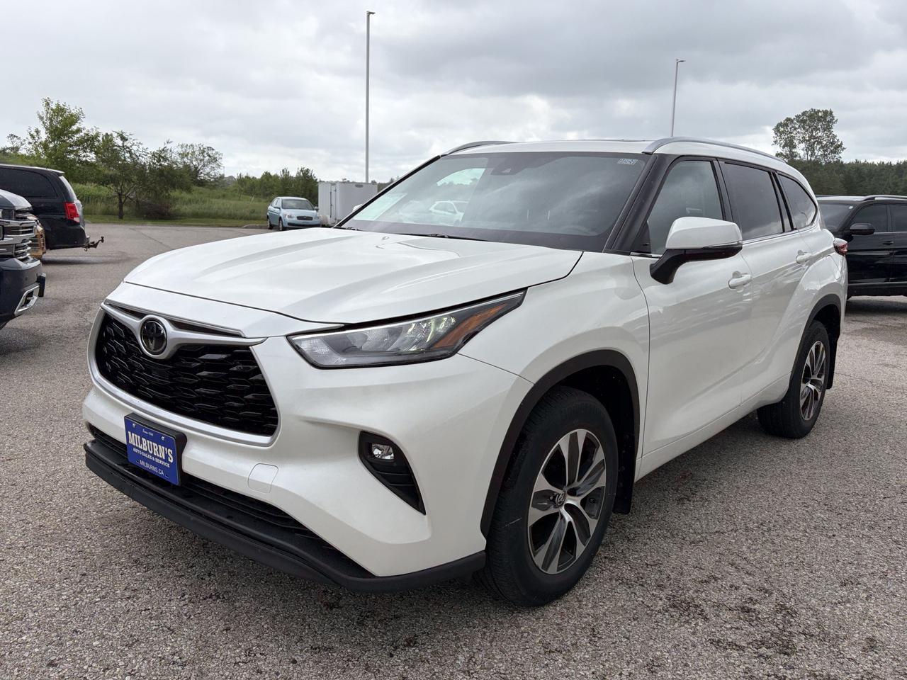 2020 Toyota Highlander XLE AWD   Sunroof   Leather   Heated Seats Photo