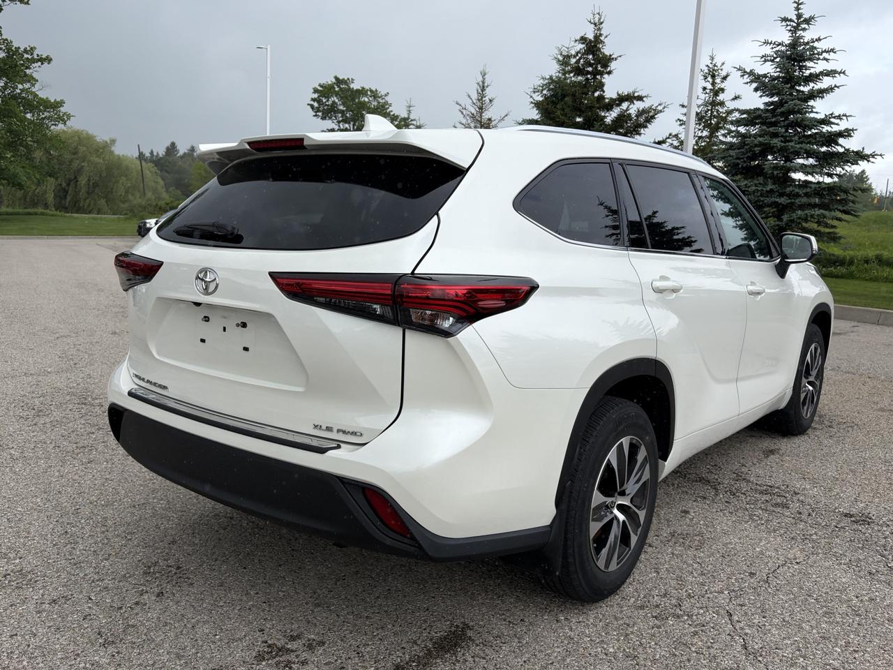 2020 Toyota Highlander XLE AWD   Sunroof   Leather   Heated Seats Photo