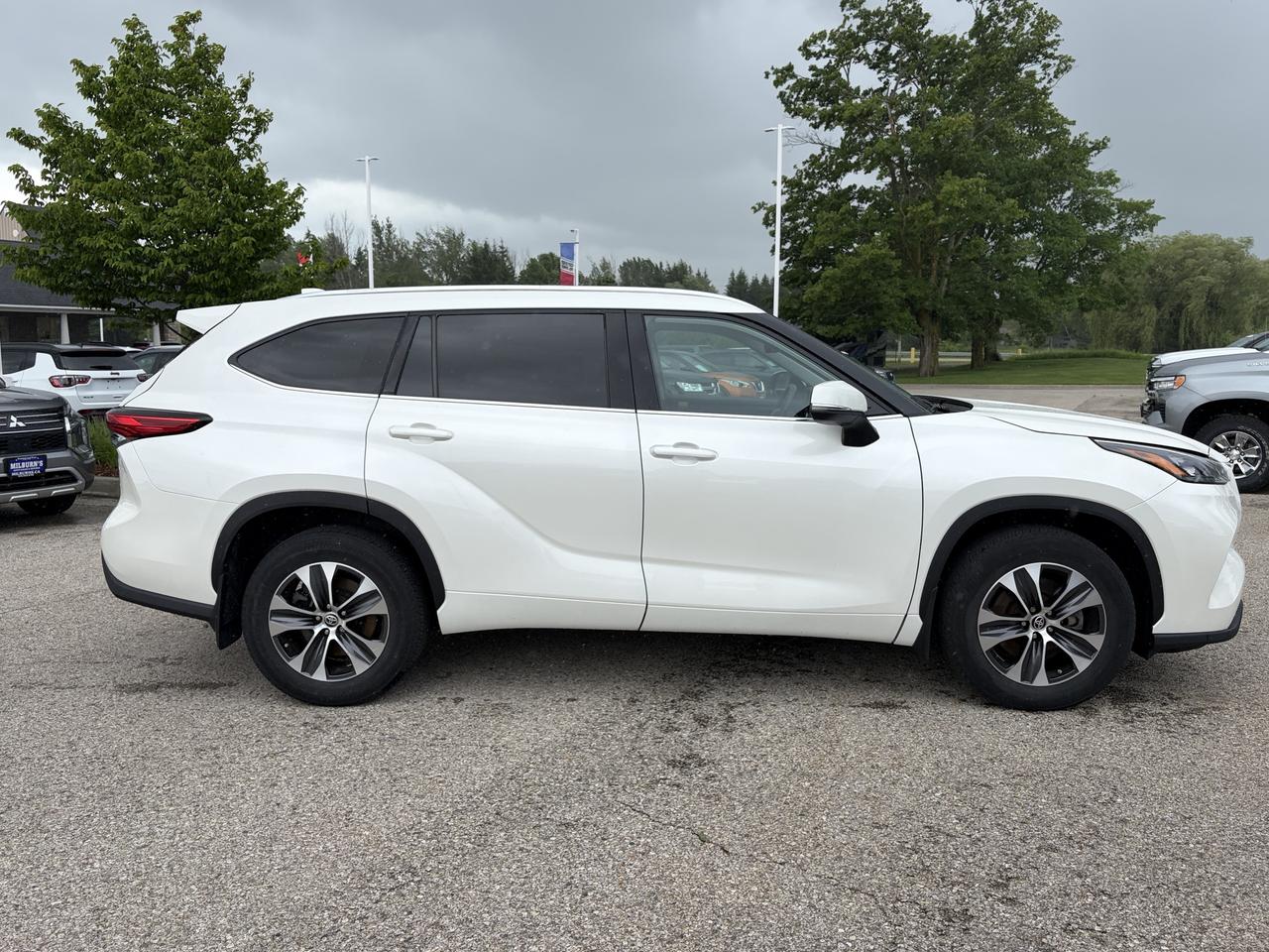 2020 Toyota Highlander XLE AWD   Sunroof   Leather   Heated Seats Photo
