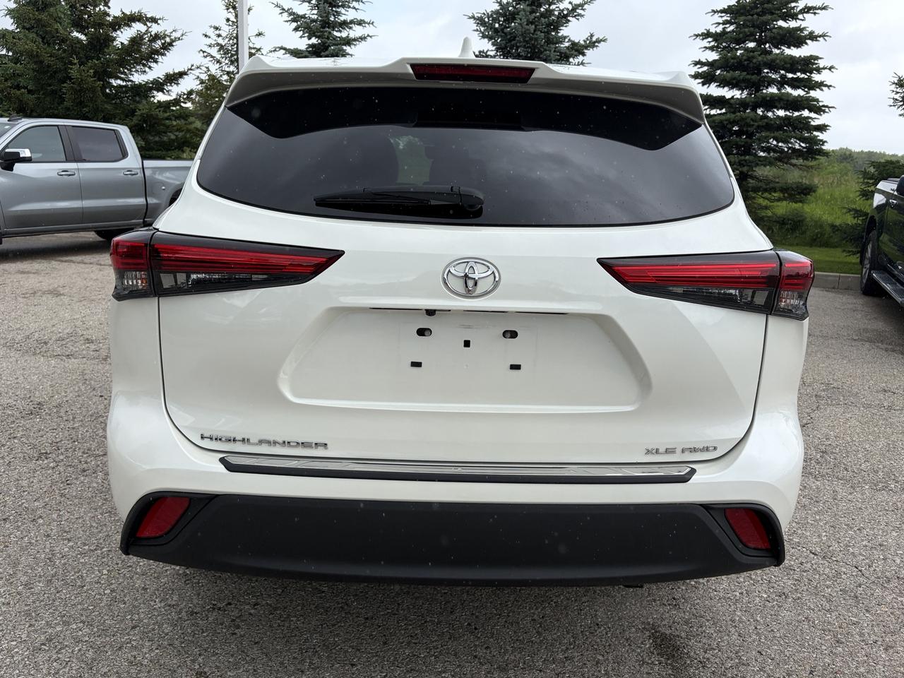 2020 Toyota Highlander XLE AWD   Sunroof   Leather   Heated Seats Photo