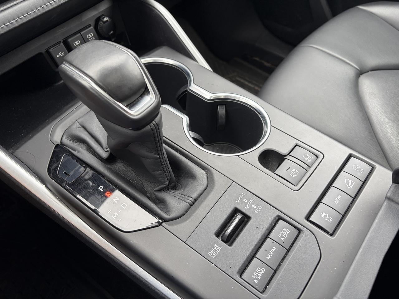 2020 Toyota Highlander XLE AWD   Sunroof   Leather   Heated Seats Photo