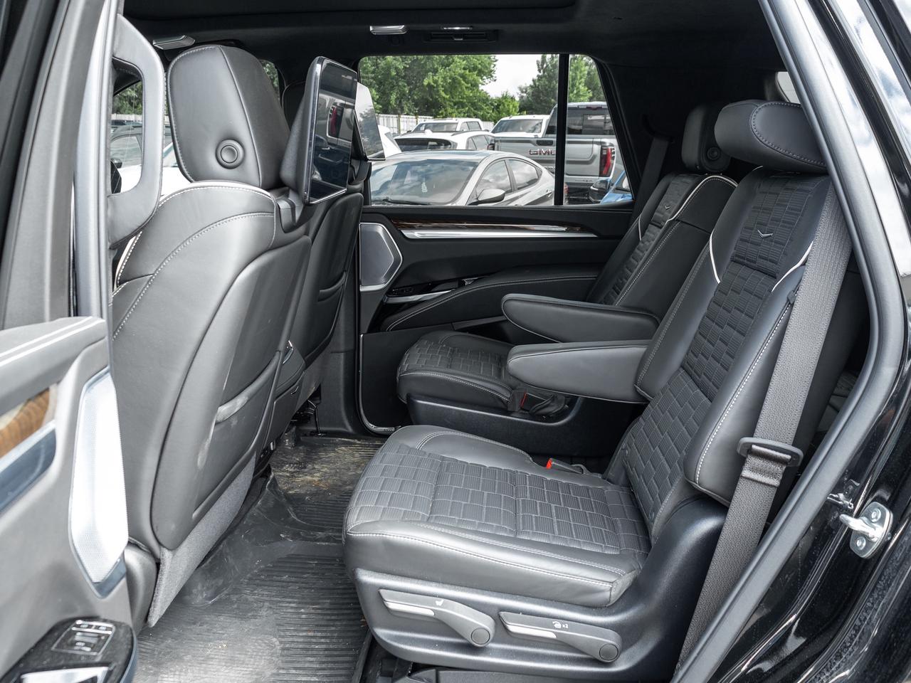 2025 Cadillac Escalade NO LUXURY TAX!  Sport Platinum   6.2L V8 Photo