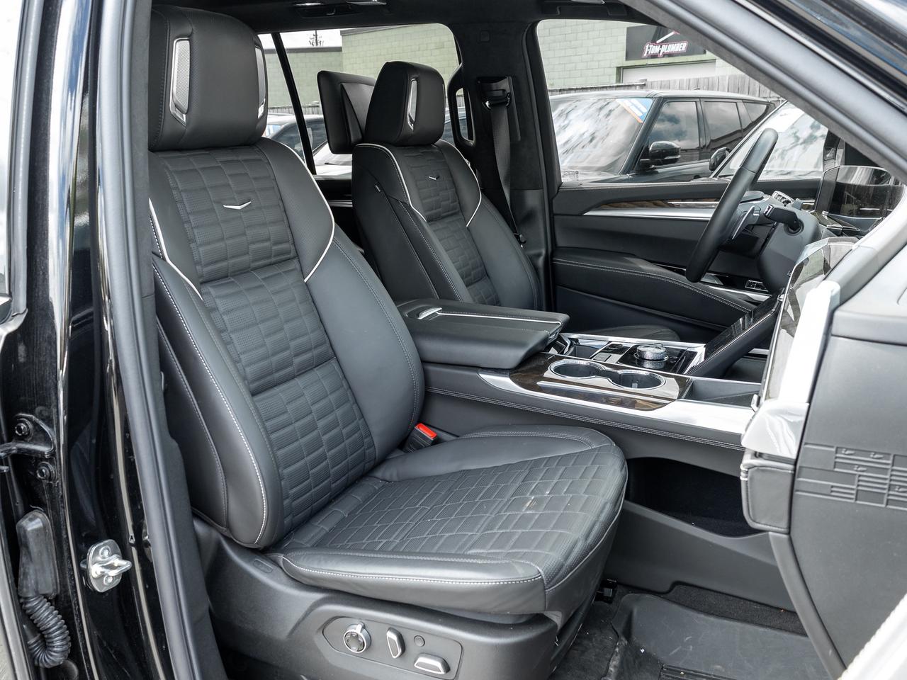 2025 Cadillac Escalade NO LUXURY TAX!  Sport Platinum   6.2L V8 Photo