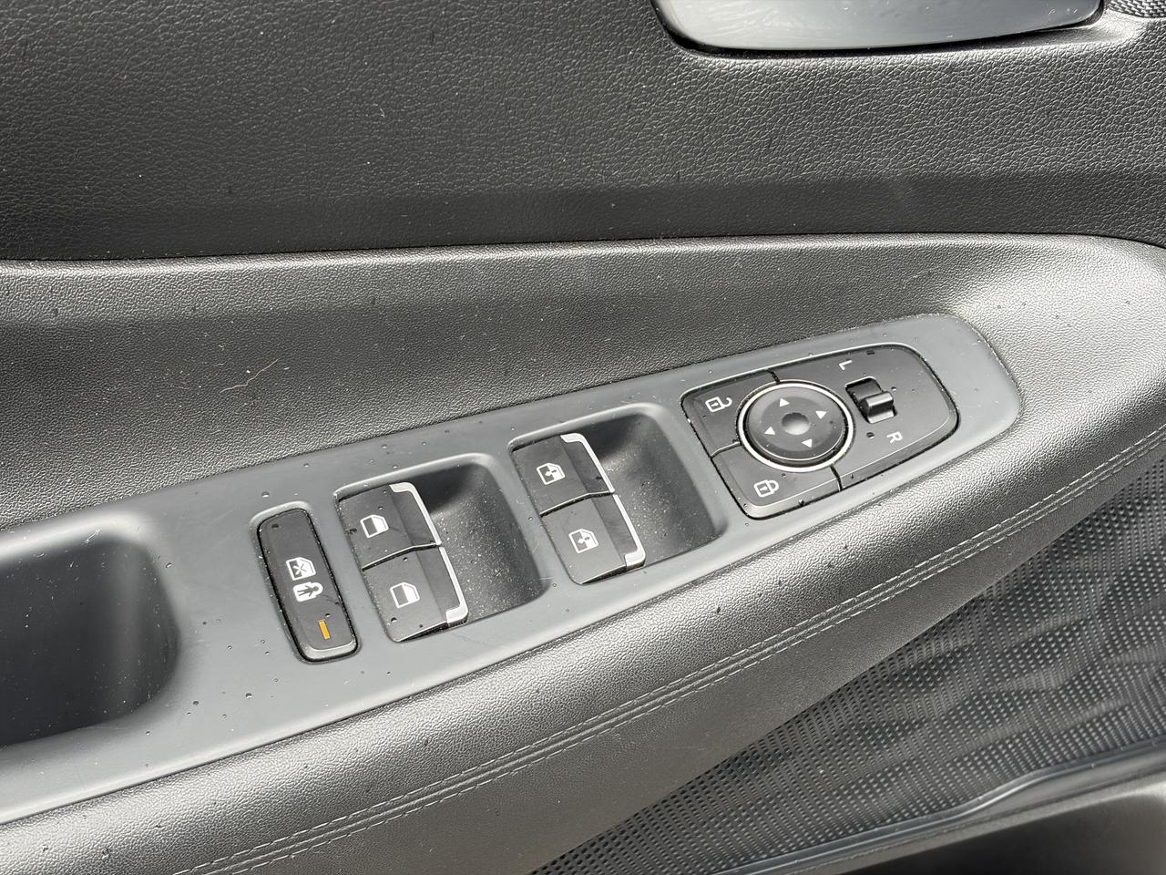 2022 Hyundai Santa Fe Preferred AWD   Heated Seats & Steering Wheel Photo