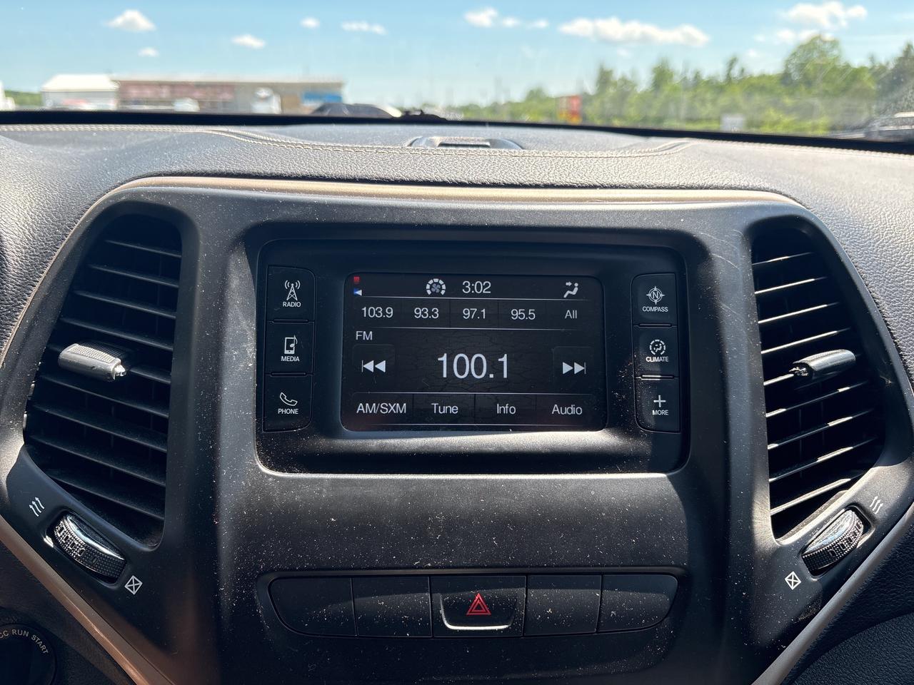 2015 Jeep Cherokee North Photo