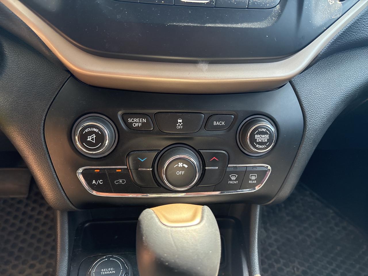 2015 Jeep Cherokee North Photo