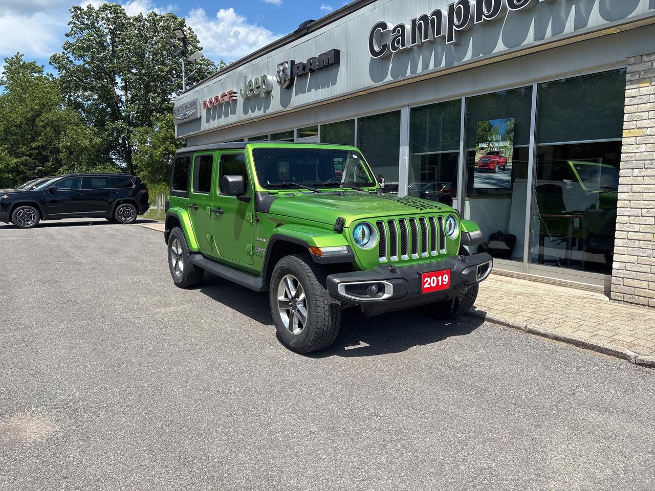 2019 Jeep WRANGLER UNLIMITED Sahara Photo2