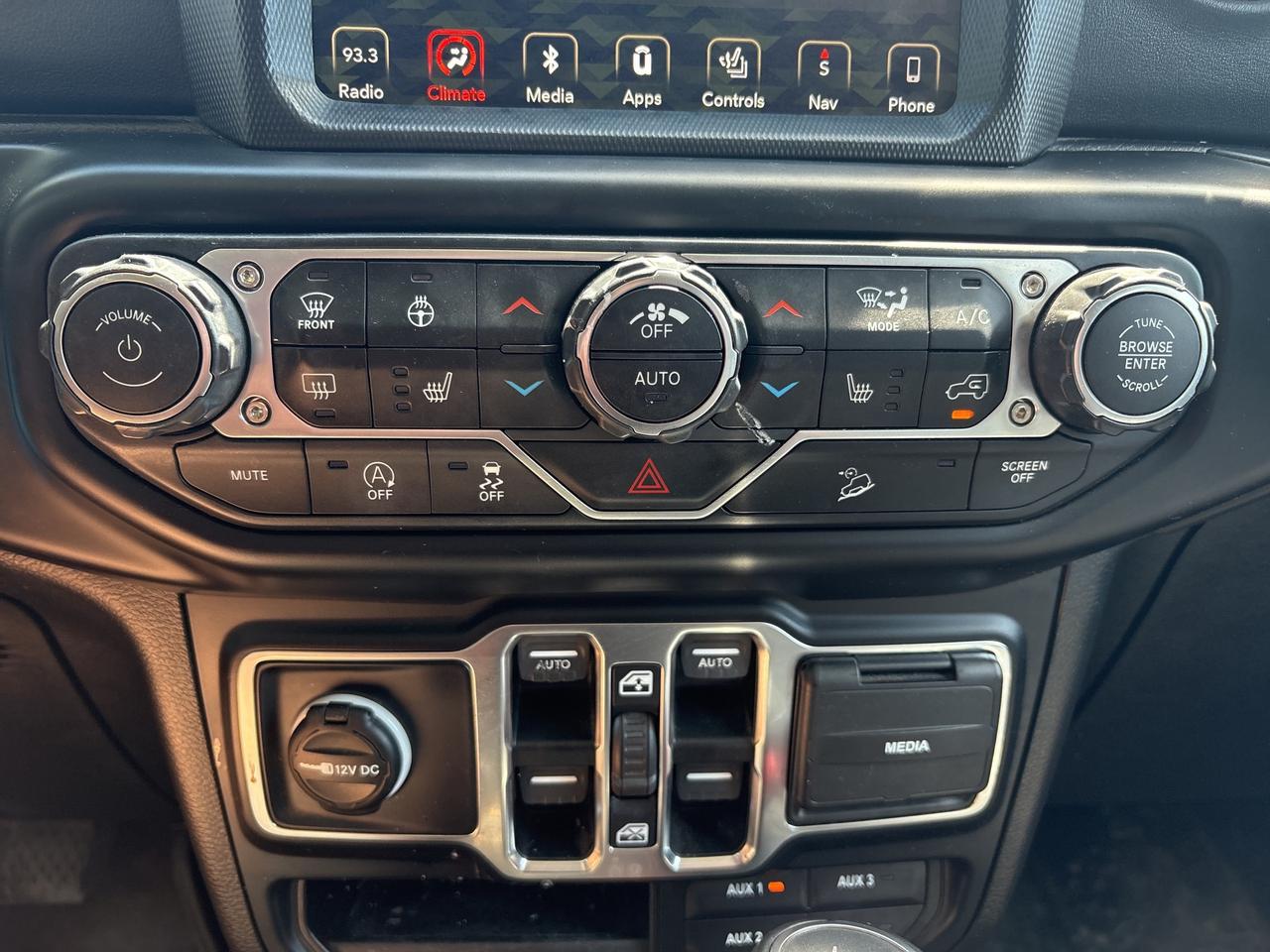 2019 Jeep WRANGLER UNLIMITED Sahara Photo
