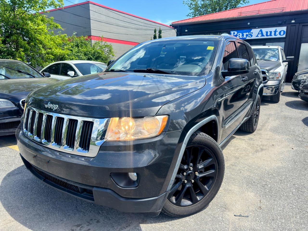 2011 Jeep Grand Cherokee Laredo Photo0