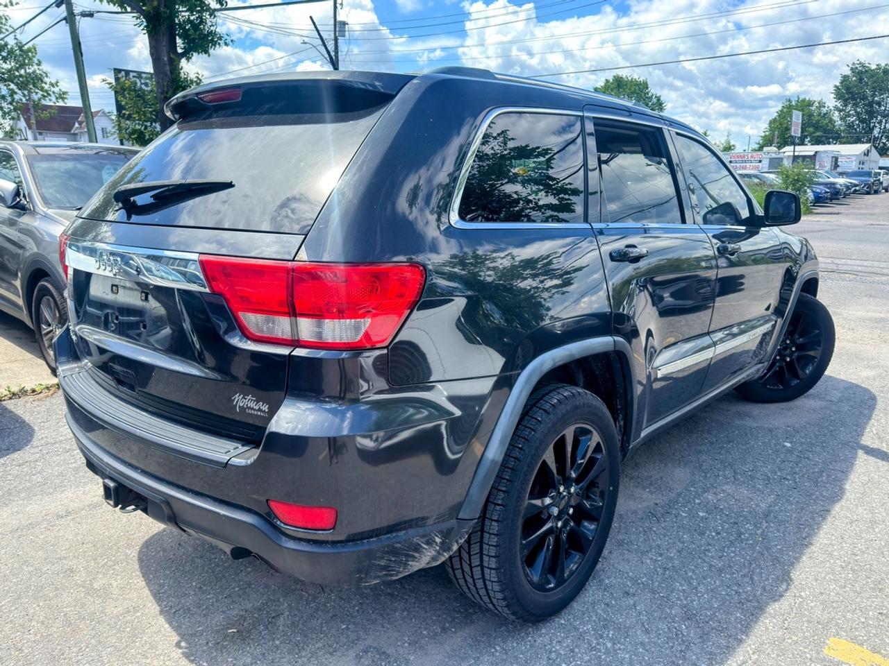 2011 Jeep Grand Cherokee Laredo Photo