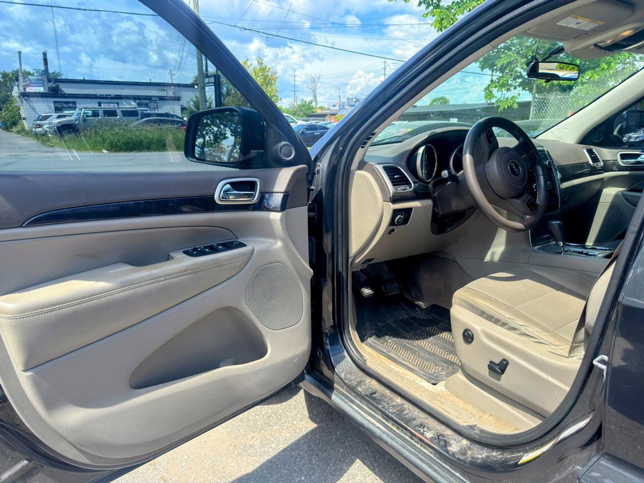 2011 Jeep Grand Cherokee Laredo Photo