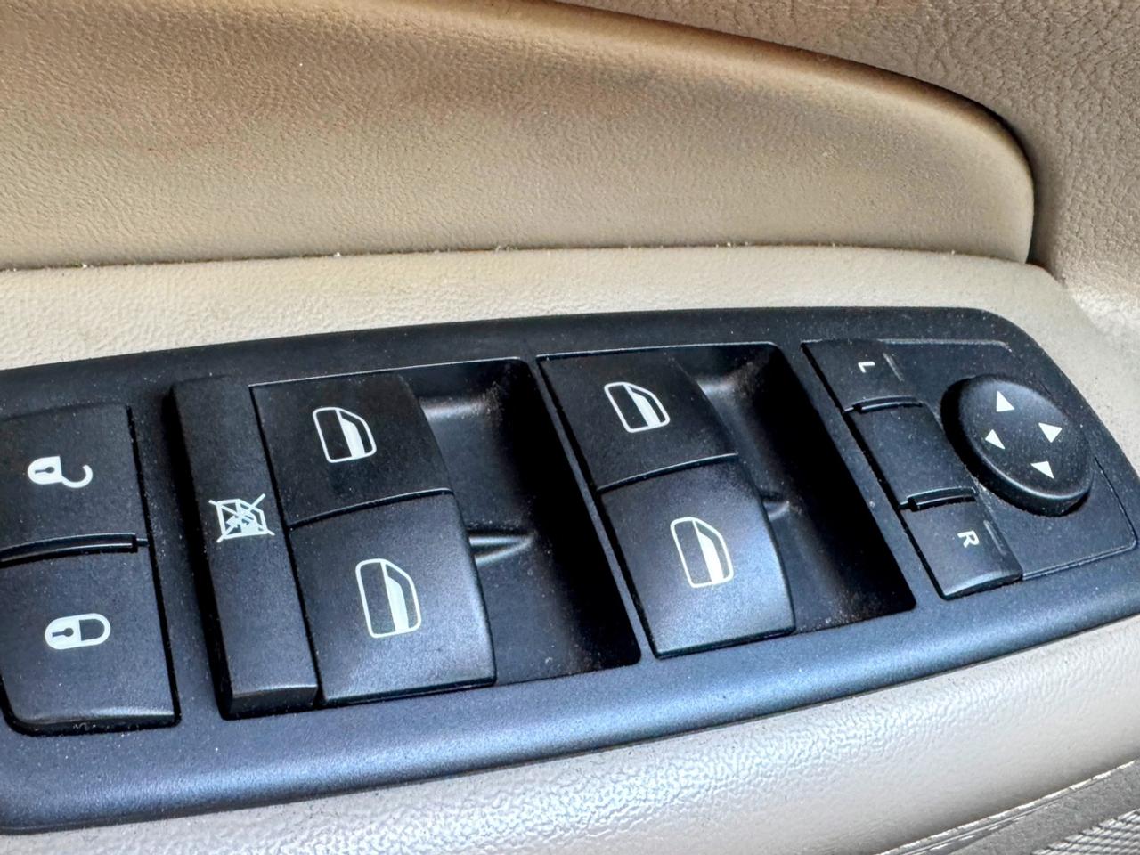 2011 Jeep Grand Cherokee Laredo Photo