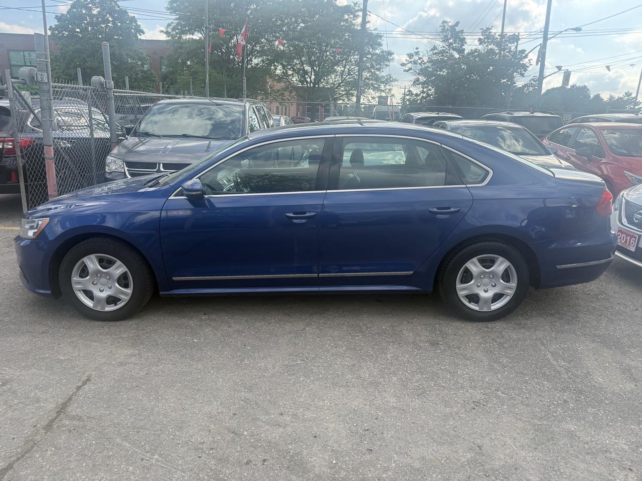 2016 Volkswagen Passat *** 3 YEAR WARRANTY INCLUDED *** Photo2