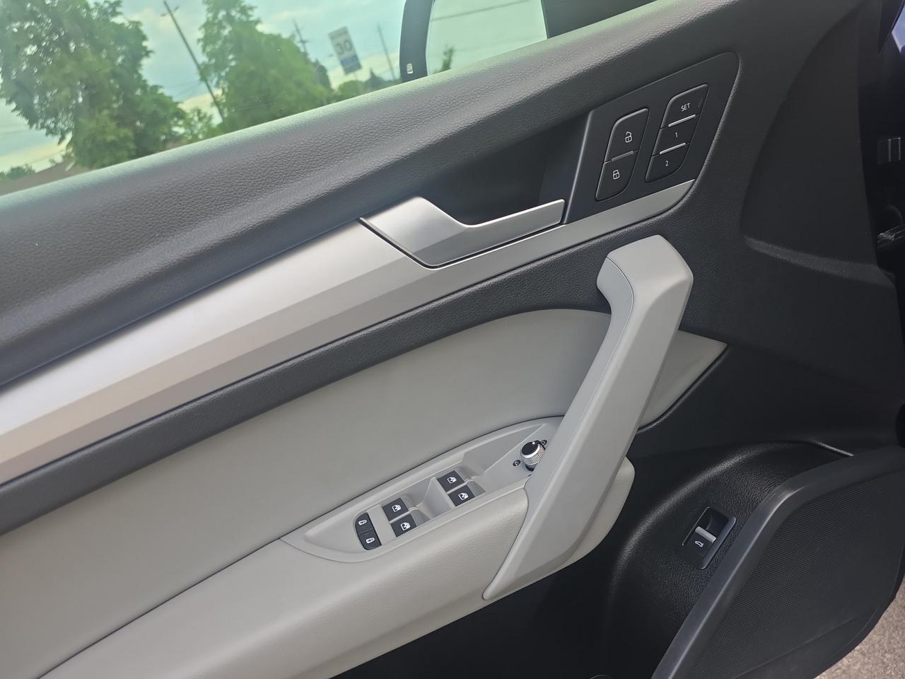 2022 Audi Q5 NO ACCIDENTS / 1 OWNER / VERY LOW KM / BROWN INTER Photo