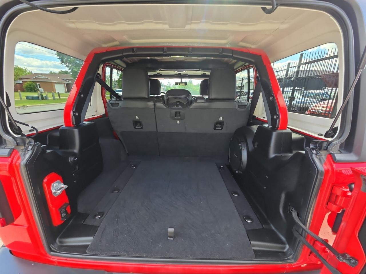 2020 Jeep WRANGLER UNLIMITED Sahara 4x4 * LED LIGHTS / ALPINE SOUND / CARPLAY / Photo