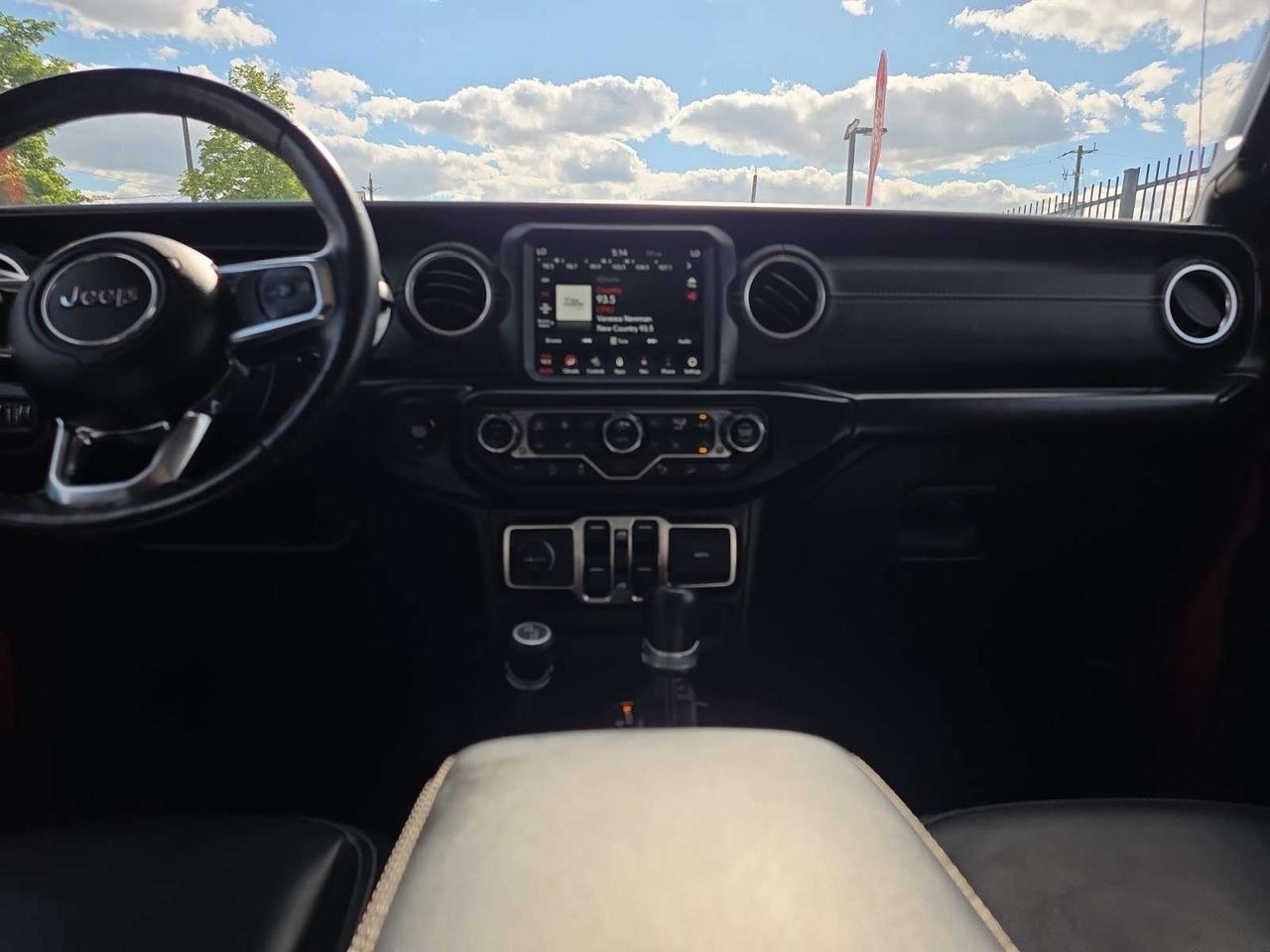 2020 Jeep Wrangler Sahara 4x4 * LED LIGHTS / ALPINE SOUND / CARPLAY / BLIND SPOT ASSIST Photo