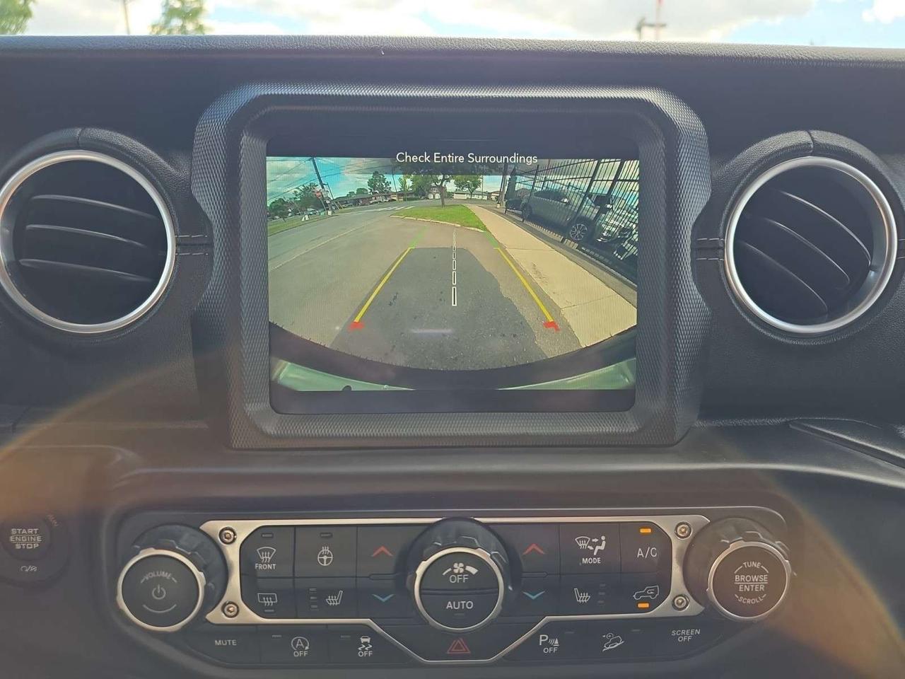 2020 Jeep Wrangler Sahara 4x4 * LED LIGHTS / ALPINE SOUND / CARPLAY / BLIND SPOT ASSIST Photo