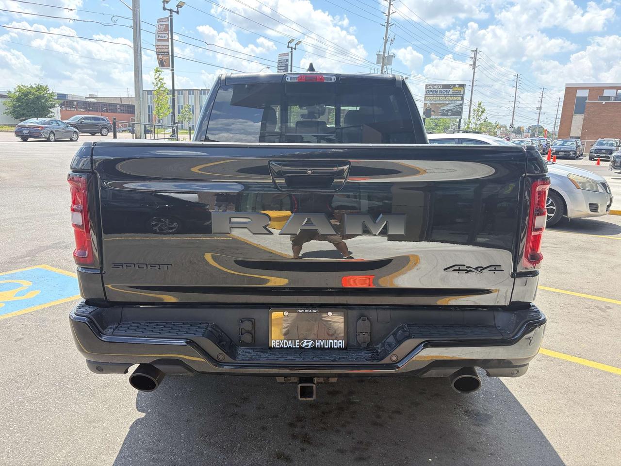 2025 RAM 1500 SPORT 4X4   ONE OWNER Photo3