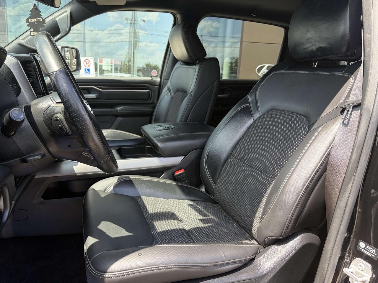 2025 RAM 1500 SPORT 4X4   ONE OWNER Photo