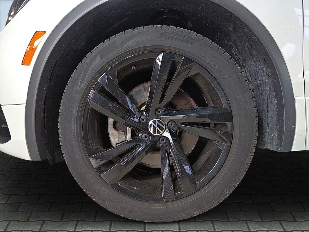 2023 Volkswagen Tiguan R-Line Black Edition 4MOTION AWD   Navigation   Le Photo
