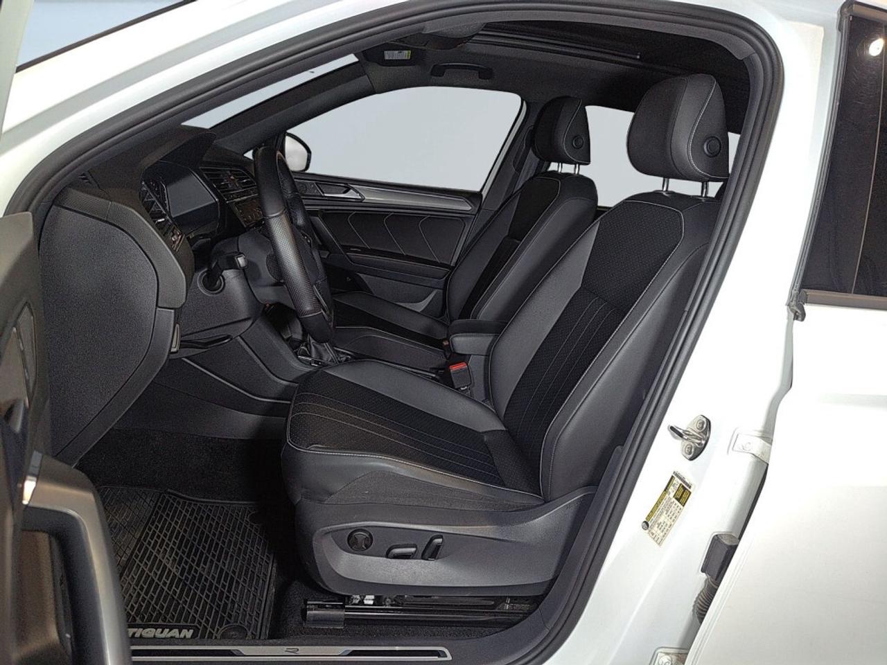 2023 Volkswagen Tiguan R-Line Black Edition 4MOTION AWD   Navigation   Le Photo