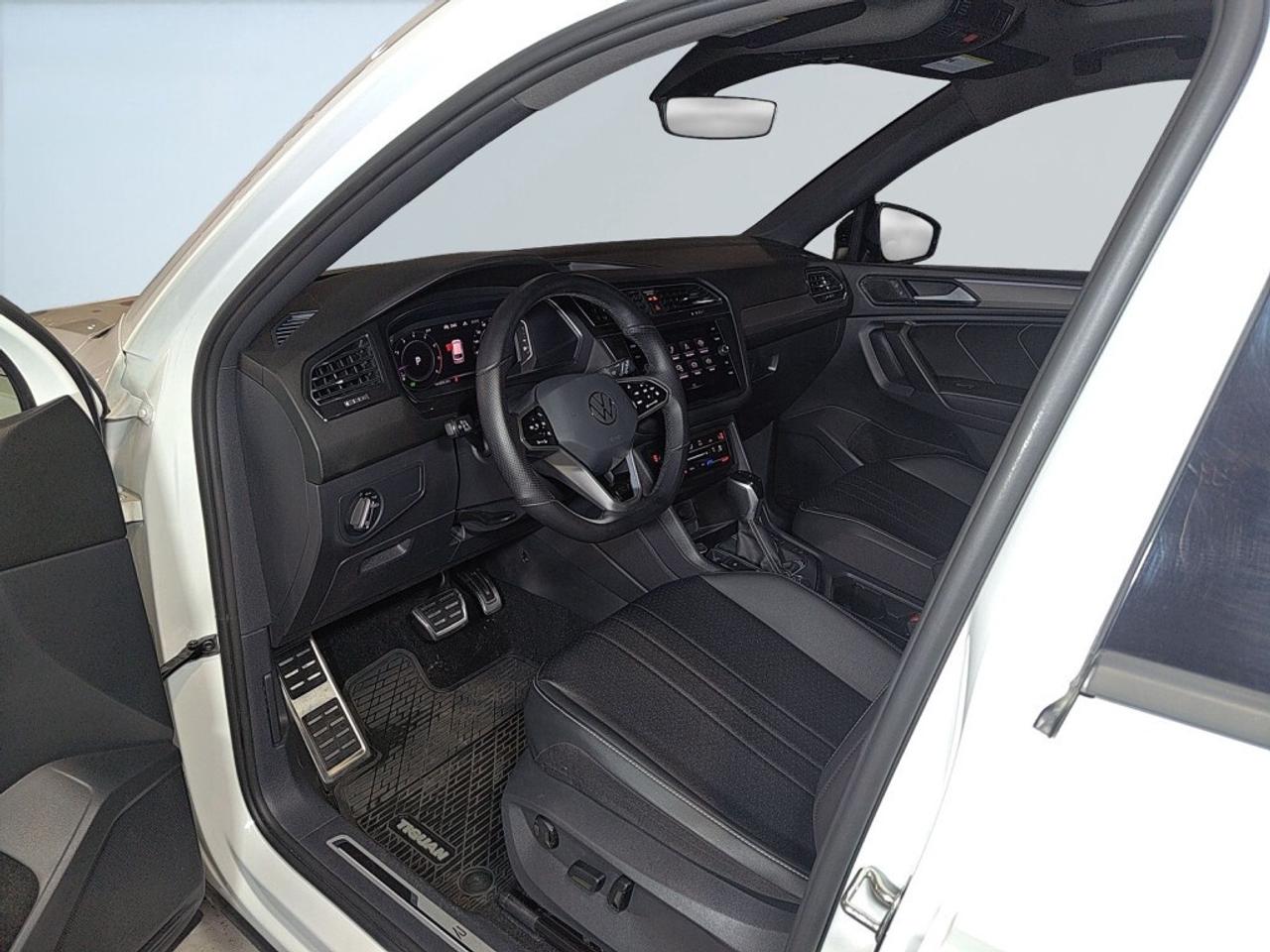 2023 Volkswagen Tiguan R-Line Black Edition 4MOTION AWD   Navigation   Le Photo