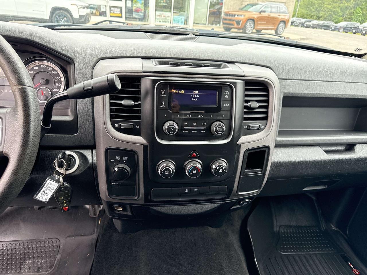 2016 RAM 1500 ST - remote start - cruise control Photo