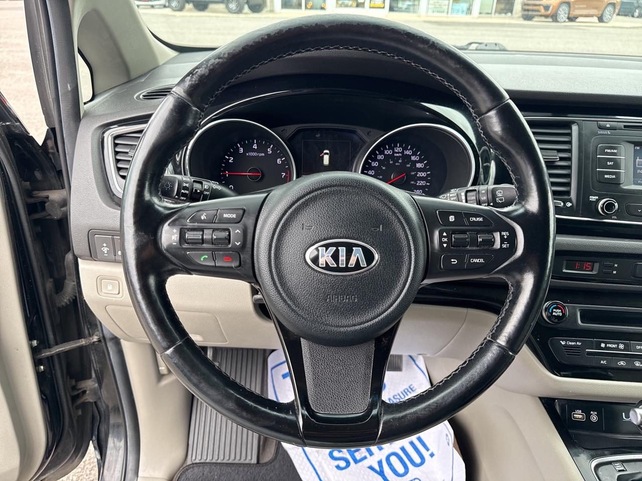 2015 Kia Sedona SX - htd seats - cruise control Photo