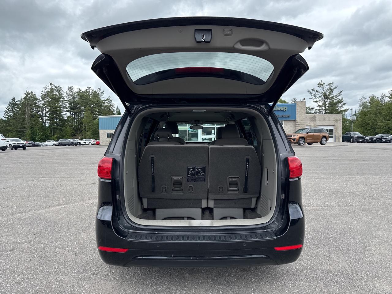 2015 Kia Sedona SX - htd seats - cruise control Photo