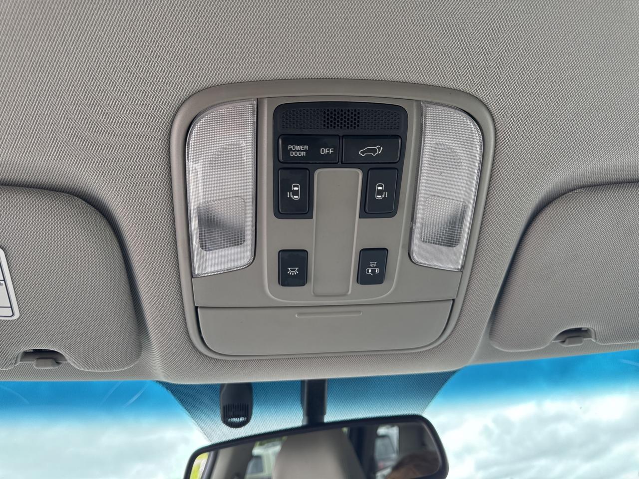 2015 Kia Sedona SX - htd seats - cruise control Photo