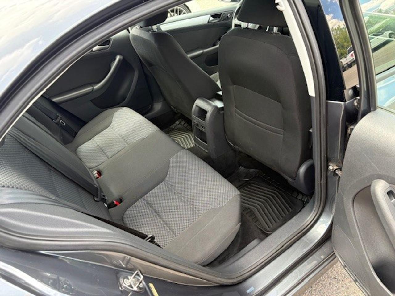 2014 Volkswagen Jetta 2.0L Comfortline (A6) 4dr Sedan Photo