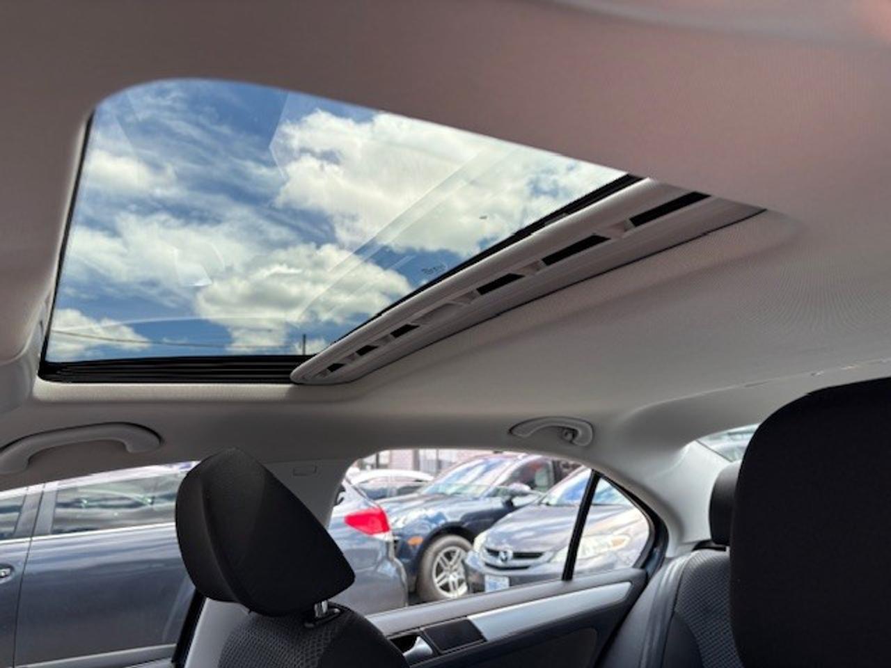 2014 Volkswagen Jetta 2.0L Comfortline (A6) 4dr Sedan Photo