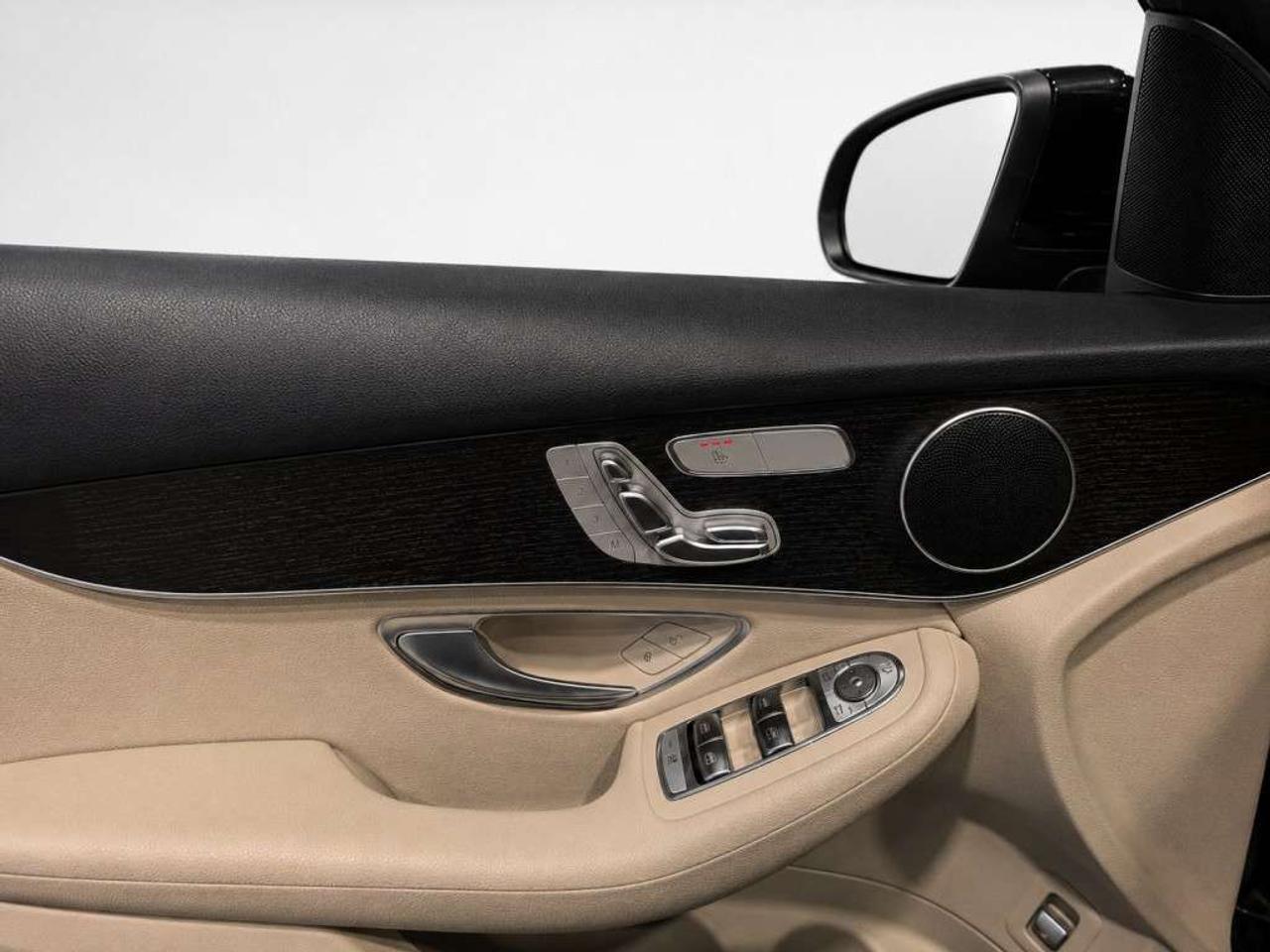 2022 Mercedes-Benz GLC GLC 300 4MATIC   Leather   NAVI   Panoramic Sunroof   Heated Seats   CarPlay   Backup Cam Photo